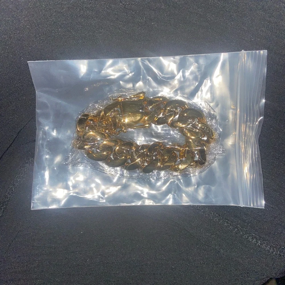 Gold Cell Phone Chain Accessory